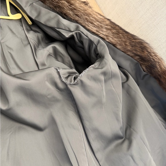 Luxurious Brown Fur Coat - 100% Raccoon Fur - Picture 14 of 15